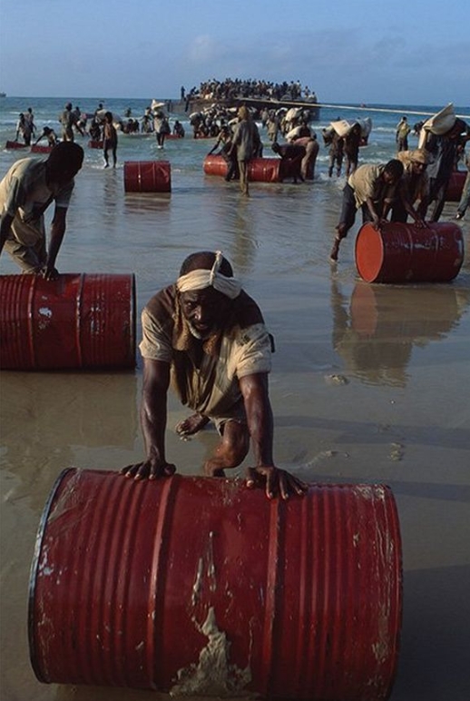 📸 « Une image peut changer une vie »
Dans un témoignage bouleversant, le photographe Chris Steele-Perkins revient sur son reportage en Somalie, où il a capturé la famine avec son Canon F-1.
👉 canon.sm/3SzWrRV
