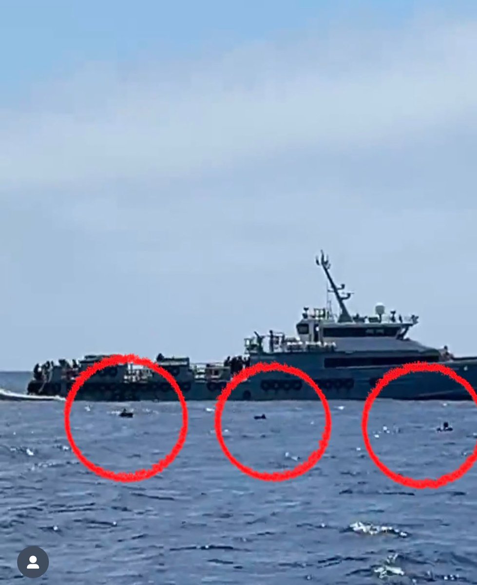 4 personnes se sont jetées en mer au moment de l’intervention de la Garde côtière libyenne, nous avons pu les secourir elles sont avec nous sur notre bateau