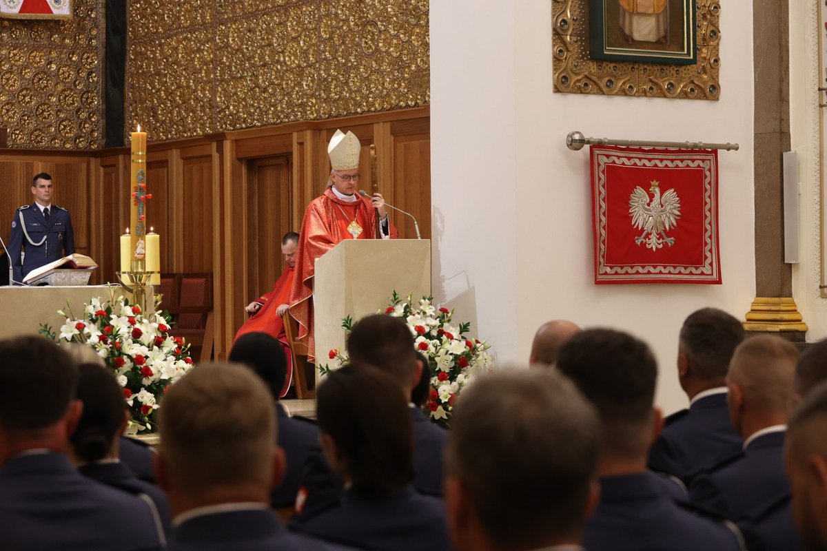 W katedrze polowej rozpoczęła się Msza św. w intencji funkcjonariuszy <a href="/SOP_GOV_PL/">Służba Ochrony Państwa</a>. Eucharystii przewodniczy <a href="/bpLechowicz/">Wiesław Lechowicz</a> - Każdy rodzaj służby przybliża nas do Boga, do Jezusa, który jest miłością - przekonywał w homilii.