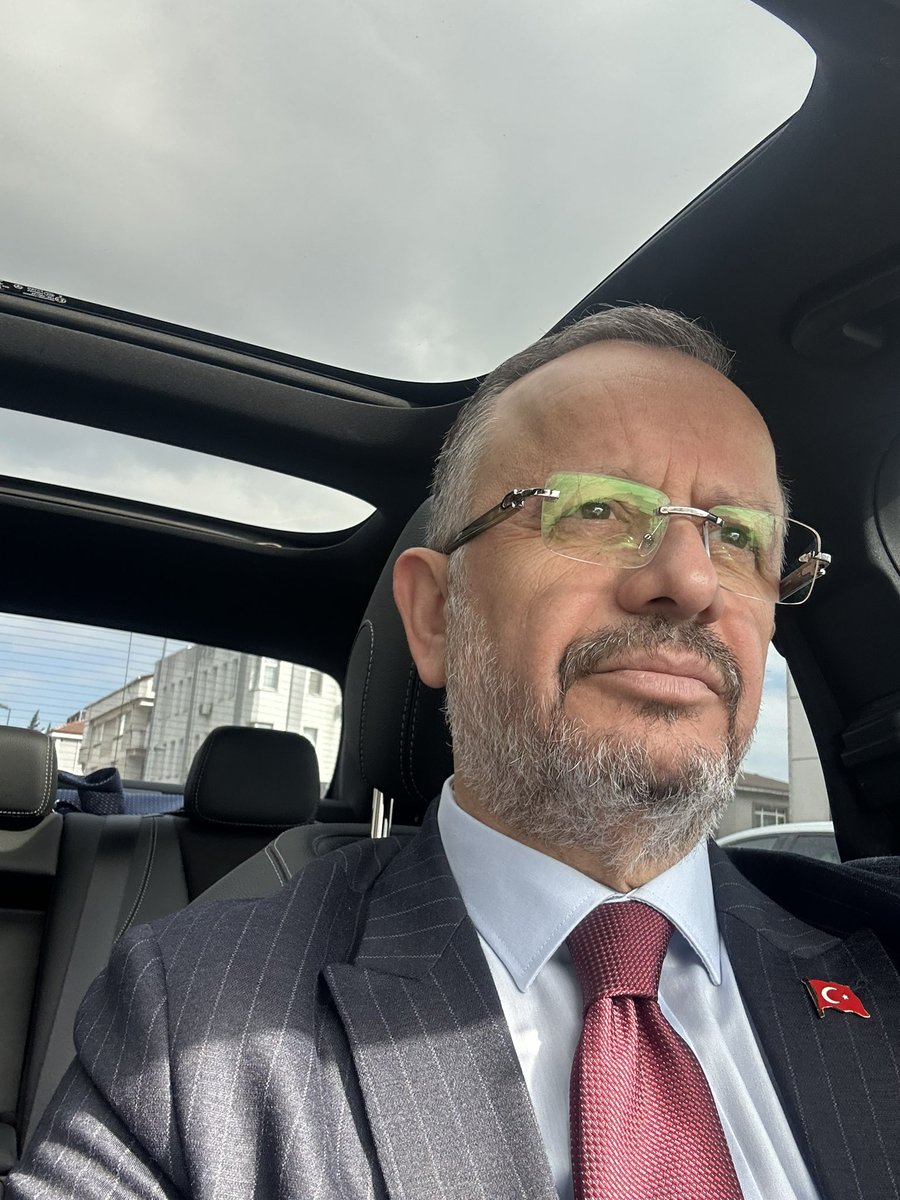 “Üsküdar, sadece bir ilçe değil. Maneviyatın, tarihin, nezaketin merkezidir. 
Bu ruhu korumak bizim görevimiz.”

Arefe günümüz mübarek olsun.