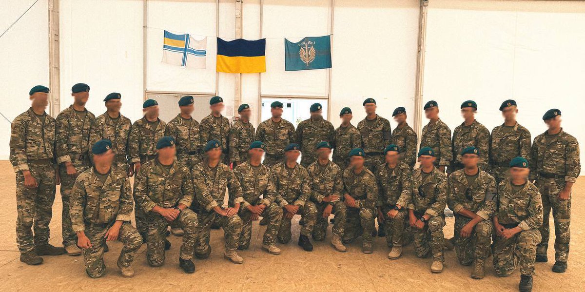 Курсанти-морпіхи Військової академії м.Одеса, на закордонних навчаннях.

Ну подивіться на цих рексів, наче зійшли зі сторінки книжки про військові легенди.