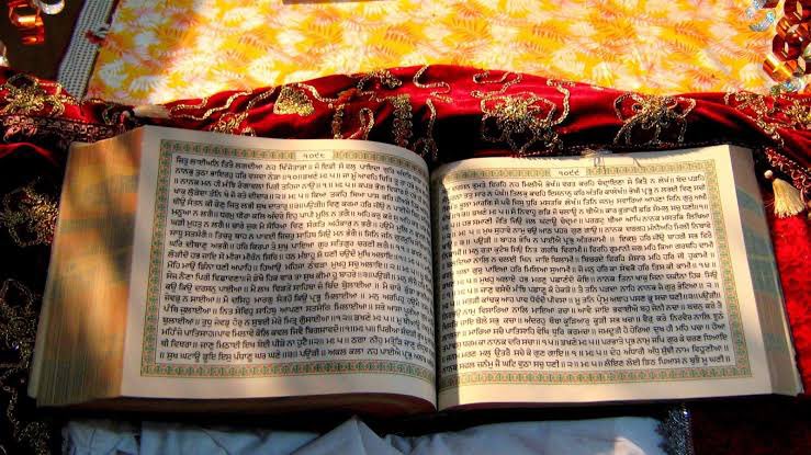 Satnam Shri Waheguru 🙏🏻🪯
There is something incredibly grounding about sitting in a place where prayers have echoed for centuries. The energy of any place of worship, be it a temple, mosque, church or Gurudwara, is inherently pure. It’s the collective intention of devotion,