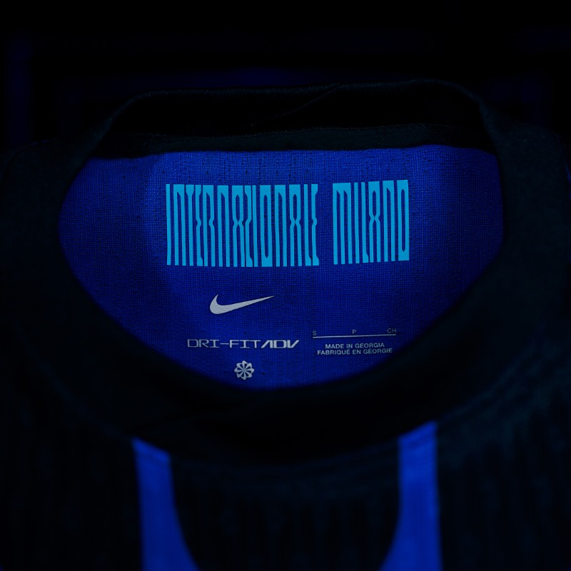 Inter_id's tweet photo. Bergerak di antara garis.
Disertai semangat. 🖤💙

@nikefootball @UPowerStyle @Gate_io @BetssonSport

#ForzaInter