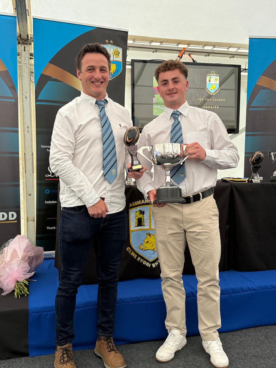 🏆⚫️TOP TRY SCORER🔵🏆

Yep it’s him again Frazer Gregory who needed help with all the cups, picking up top try scorer of the year.
Award presented by Rhydian Jones Managing Director of <a href="/MorganMarineLtd/">Morgan Marine Ltd.</a> 

Diolch am eich cefnogaeth 👏👏⚫️🔵