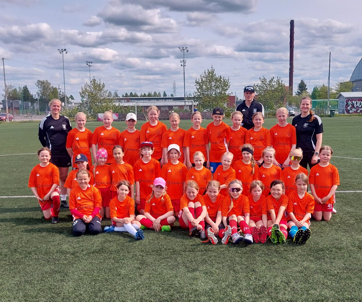 AkiHiltunen85's tweet photo. Järjestettiin eilen ensimmäinen koskaan Suomessa pelkästään tyttöpelaajille tarkoitettu #Coerver-futisleiri Oulussa.
Yhteensä 34 innostunutta tyttöfutaria useammasta seurasta ja hyvä fiilis koko päivän ajan ☀️⚽️
@CoerverCoaching #Tyttöfutis https://t.co/smsbCPqwX2