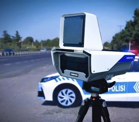 Mustafa Yavuz 🇹🇷 (@mymustafayavuz) on Twitter photo Bu #radar uygulaması milleti bıktırdı. Araç kullan her araç sahibi 1 ay içinde bir kaç kez ceza ödemek zorunda kalıyor.
Ankara’da 4 şeritli yolda hız limitinin 70-50-30 şeklinde kademeli olarak düştüyor.
İç işleri bakanı sn <a href="/AliYerlikaya/">Ali Yerlikaya</a> siz siyaset üstü bir konumdasınız Bu #radar uygulaması milleti bıktırdı. Araç kullan her araç sahibi 1 ay içinde bir kaç kez ceza ödemek zorunda kalıyor.
Ankara’da 4 şeritli yolda hız limitinin 70-50-30 şeklinde kademeli olarak düştüyor.
İç işleri bakanı sn <a href="/AliYerlikaya/">Ali Yerlikaya</a> siz siyaset üstü bir konumdasınız