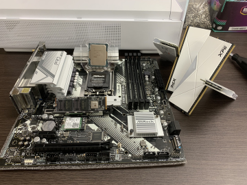 ✨オーダーメイドPC作成✨

「PC初心者で何にもわからない！」という方もご安心ください😊

予算やお好きなデザインなどをお伺いして、PCご購入まで最大限のサポートをさせていただきます！

まずは気軽にご相談をお待ちしております👇
lin.ee/x4PNZHO