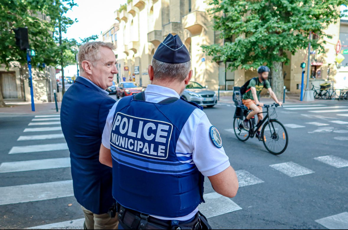 Sébastien Cote 🇫🇷🇬🇷🇪🇺 (@cotemontpel) on Twitter photo .<a href="/PMMontpellier/">Police Municipale de Montpellier</a> a mené une nouvelle opération de contrôle des pratiques des cyclistes :
✔️respect des feux tricolores
✔️interdiction de circulation sur les trottoirs
✔️respect des passages piétons
✔️usage des voies cyclables
Les règles se respectent pour la sécurité de tous. .<a href="/PMMontpellier/">Police Municipale de Montpellier</a> a mené une nouvelle opération de contrôle des pratiques des cyclistes :
✔️respect des feux tricolores
✔️interdiction de circulation sur les trottoirs
✔️respect des passages piétons
✔️usage des voies cyclables
Les règles se respectent pour la sécurité de tous.