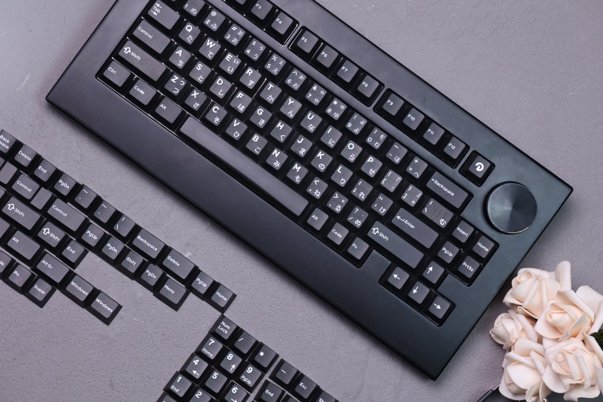 ChosfoxMK's tweet image. Domikey Obsidian WOB Cherry Keycaps 
#chosfox #keycaps #keyboard #keyboards #cooling