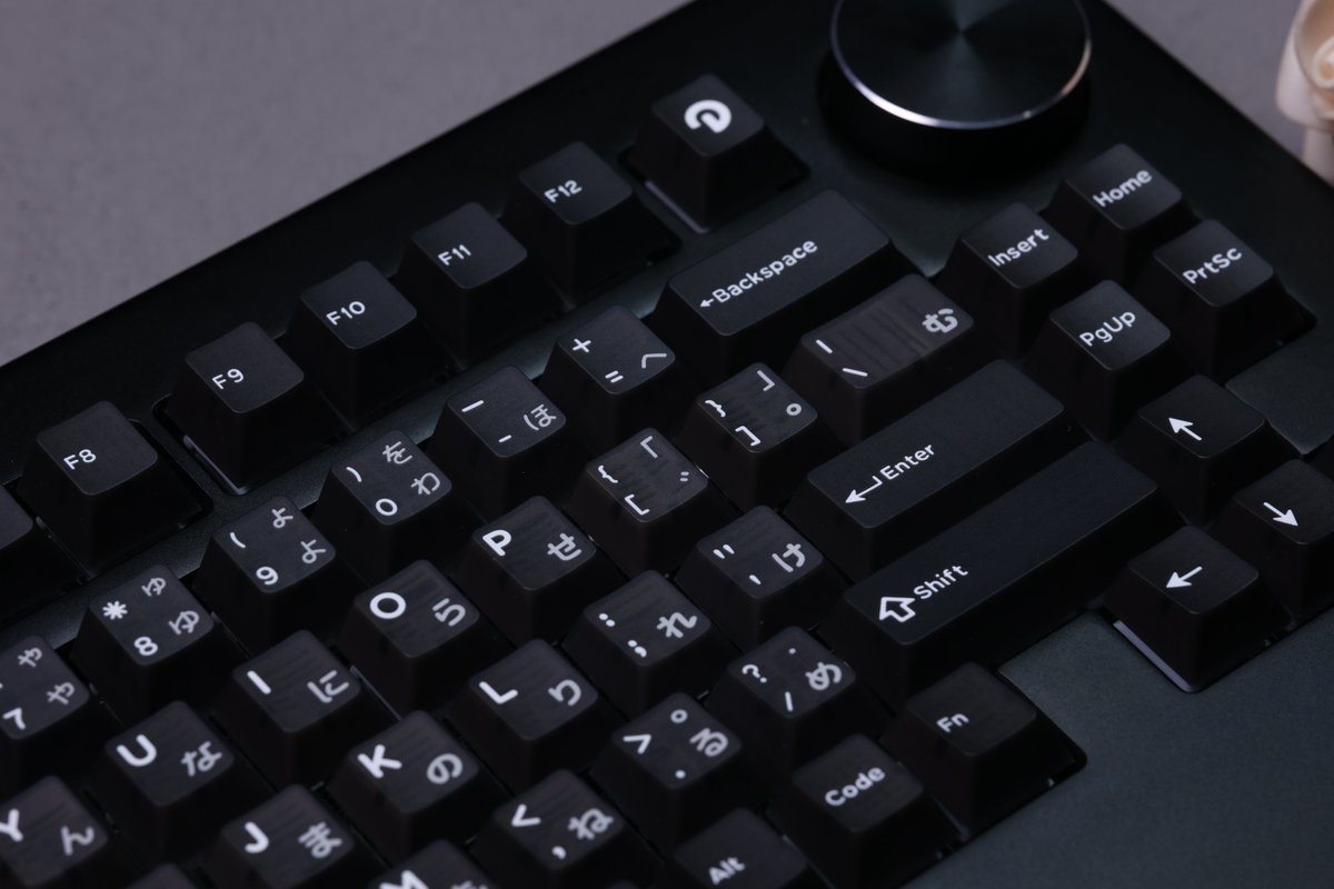 ChosfoxMK's tweet image. Domikey Obsidian WOB Cherry Keycaps 
#chosfox #keycaps #keyboard #keyboards #cooling