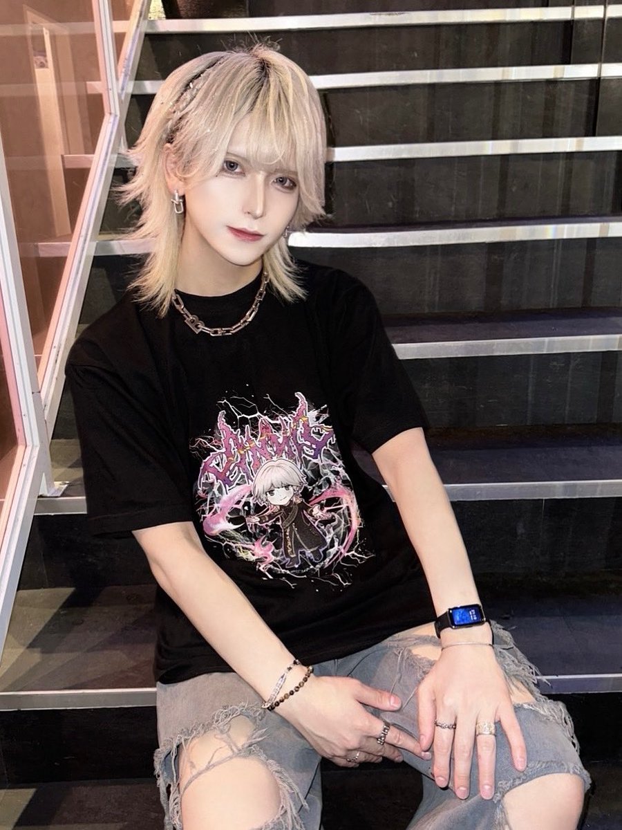j1n__v's tweet photo. バースデーTシャツかわいい👾

#メンコン　#メンズコンカフェ　#ホスト　#メン地下 #歌舞伎町 https://t.co/3ShSw0NTW9