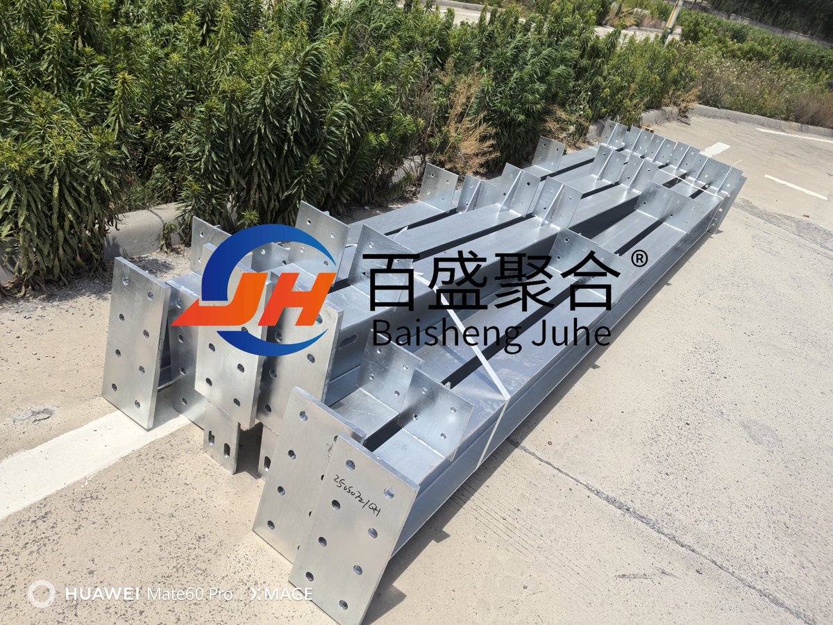 kevinQiao485110's tweet image. On-site quality check ✅
Close-up of our high-strength H-beams shows smooth welds, clean cuts &amp;amp; excellent finish.
Quality you can trust. 💪
#SteelStructure #FactoryInspection #JuheSteel #HBeam #WeldingQuality #SteelBuilding