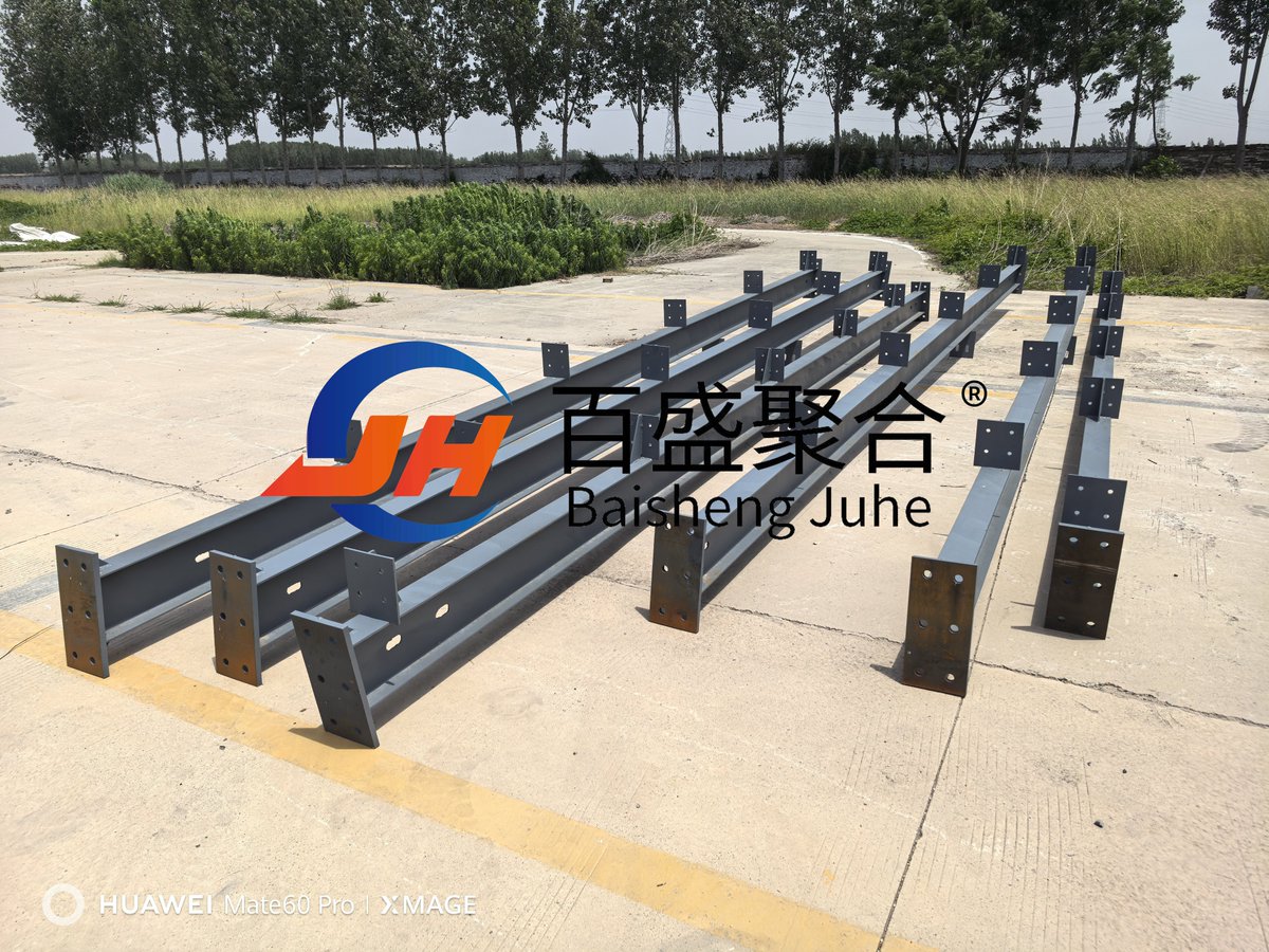 kevinQiao485110's tweet image. On-site quality check ✅
Close-up of our high-strength H-beams shows smooth welds, clean cuts &amp;amp; excellent finish.
Quality you can trust. 💪
#SteelStructure #FactoryInspection #JuheSteel #HBeam #WeldingQuality #SteelBuilding