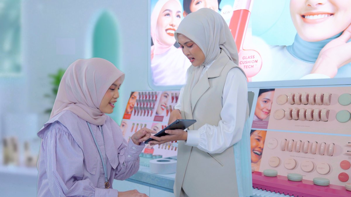 samsungID's tweet image. Konsultasi kulit kini lebih personal, efisien, &amp;amp; aman bersama Galaxy Tab Enterprise Edition di toko Wardah.

Tonton perannya di toko Wardah: smsng.co/GalaxyTabxWard…

#SamsungBusinessIndonesia #GalaxyforWork