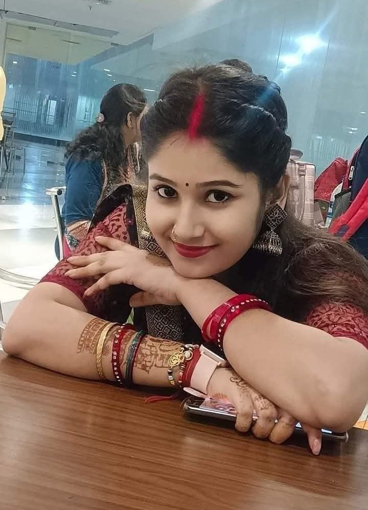 मर्द को नज़र हटानी नहीं है और 
औरत को जिस्म ढकना नहीं है,
और इज्जत दोनों को चाहिए...!🔥😏