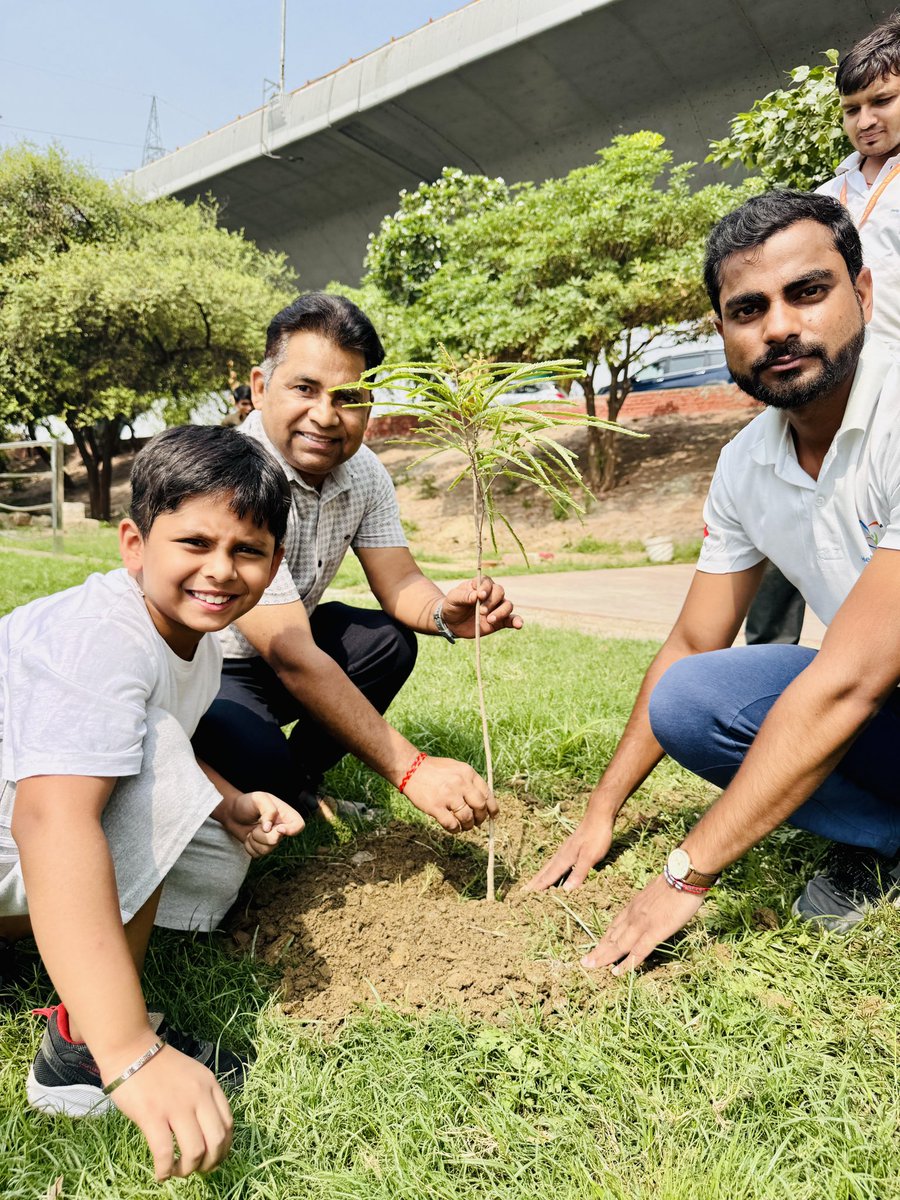 htstrust's tweet image. “🌿 जन जन का है यही नारा, पर्यावरण बचाना लक्ष्य हमारा! 🌱
विश्व पर्यावरण दिवस पर ‘हेल्प देम शाइन ट्रस्ट’ द्वारा वृक्षारोपण अभियान आयोजित किया गया। आइए, साथ मिलकर प्रकृति को हरियाली से भरें और पर्यावरण संरक्षण का संकल्प लें। 🌍🌳” #EnvironmentDay2025 #htst