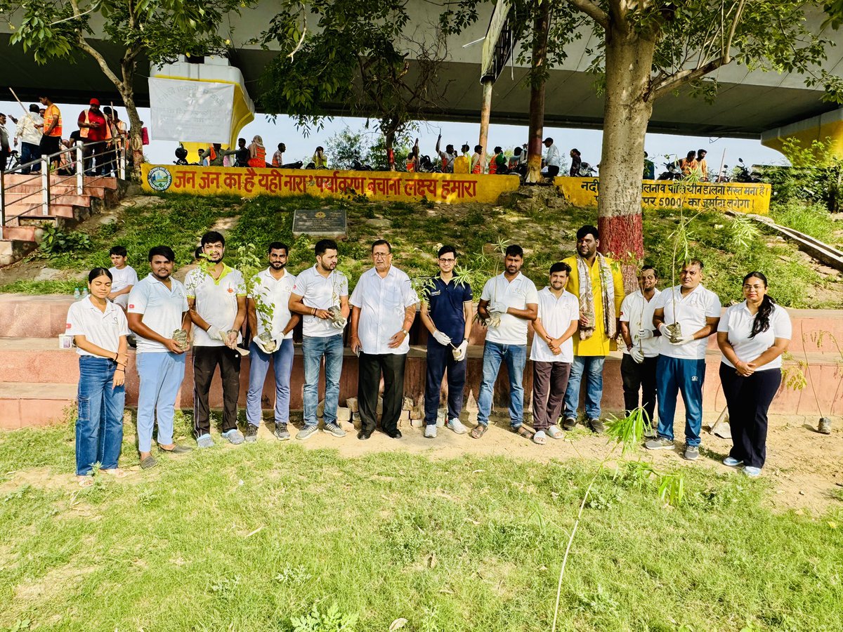 htstrust's tweet image. “🌿 जन जन का है यही नारा, पर्यावरण बचाना लक्ष्य हमारा! 🌱
विश्व पर्यावरण दिवस पर ‘हेल्प देम शाइन ट्रस्ट’ द्वारा वृक्षारोपण अभियान आयोजित किया गया। आइए, साथ मिलकर प्रकृति को हरियाली से भरें और पर्यावरण संरक्षण का संकल्प लें। 🌍🌳” #EnvironmentDay2025 #htst