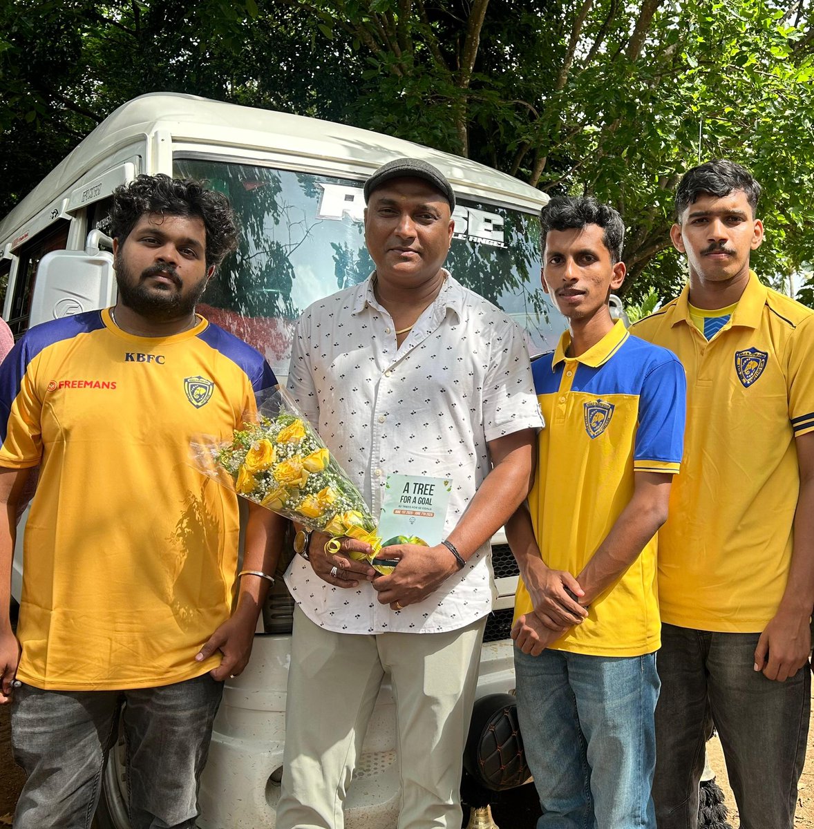 blasters_army's tweet image. Greening the Future 🌳

Empowering the future generation to take action for a sustainable tomorrow 💚

‘A Tree for a Goal’ Campaign - At Thrissur our Assistant Coach Sri. T G PURUSHOTHAMAN was our special guest in the campaign 💛

𝟓𝟐 𝐆𝐎𝐀𝐋𝐒 = 𝟓𝟐 𝐓𝐑𝐄𝐄𝐒 

#BlastersArmy