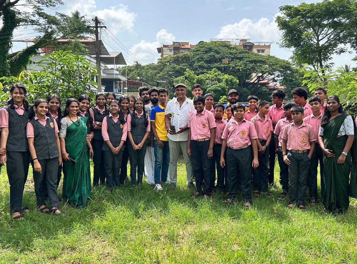blasters_army's tweet image. Greening the Future 🌳

Empowering the future generation to take action for a sustainable tomorrow 💚

‘A Tree for a Goal’ Campaign - At Thrissur our Assistant Coach Sri. T G PURUSHOTHAMAN was our special guest in the campaign 💛

𝟓𝟐 𝐆𝐎𝐀𝐋𝐒 = 𝟓𝟐 𝐓𝐑𝐄𝐄𝐒 

#BlastersArmy