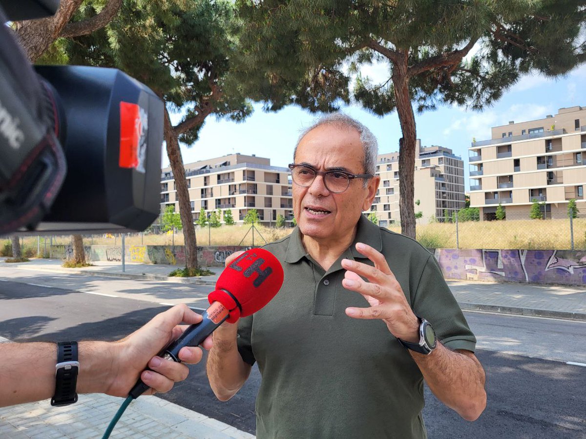 Esquerra Republicana de l'Hospitalet (@esquerralh) on Twitter photo 🟨ERC+EUiA presenta propostes al Pla d'Habitatge
🗣️<a href="/jaumegraells/">Jaume Graells</a>: "Mentre ens diuen que no hi ha grues🏗️, l’especulació ha tornat amb preus que la gent de #LHospitalet no es pot permetre. Qui ha de marxar són els especuladors, no les famílies i joves"
📲esquerralh.cat/propostes-pla-… 🟨ERC+EUiA presenta propostes al Pla d'Habitatge
🗣️<a href="/jaumegraells/">Jaume Graells</a>: "Mentre ens diuen que no hi ha grues🏗️, l’especulació ha tornat amb preus que la gent de #LHospitalet no es pot permetre. Qui ha de marxar són els especuladors, no les famílies i joves"
📲esquerralh.cat/propostes-pla-…