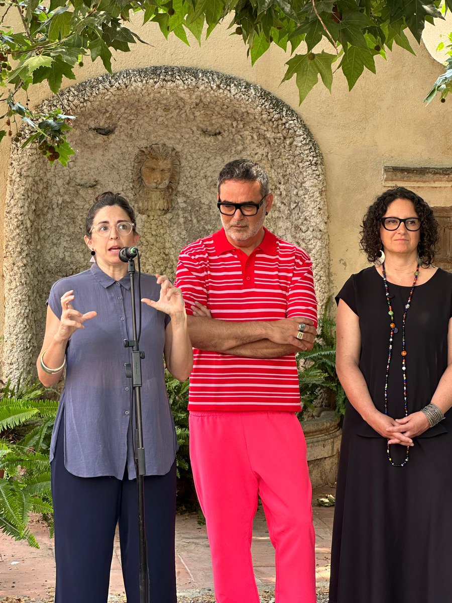 Mèdol - Centre d’Arts Contemporànies de Tarragona (@medol_tgn) on Twitter photo Presentem en roda de premsa l'exposició d'<a href="/esterferrando10/">esterferrando</a> "Inventar_iar. La vida que no passa", que es podrà visitar fins al 24 d'agost a Les Golfes de Casa Canals.
🔸 Comissariada per <a href="/joanaetc/">Joana Hurtado</a>, la mostra ens convida a endinsar-nos en els plecs de la memòria. 🧶
#MèdolTGN Presentem en roda de premsa l'exposició d'<a href="/esterferrando10/">esterferrando</a> "Inventar_iar. La vida que no passa", que es podrà visitar fins al 24 d'agost a Les Golfes de Casa Canals.
🔸 Comissariada per <a href="/joanaetc/">Joana Hurtado</a>, la mostra ens convida a endinsar-nos en els plecs de la memòria. 🧶
#MèdolTGN