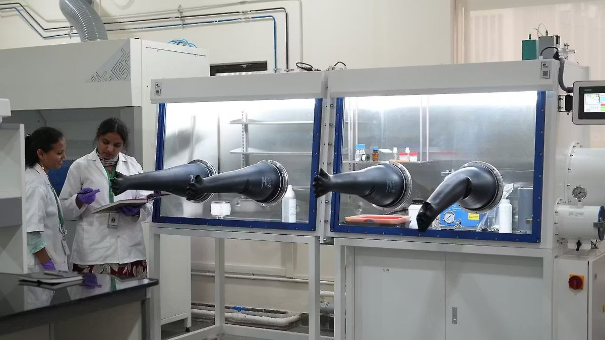 MobilityOutlook's tweet photo. MIT-WPU pioneers India’s first private university-based Li-ion and Na-ion battery research facility, aligning with Atmanirbhar Bharat and Make in India.

To read more: https://t.co/tvaYG2ETDF

#MITWPU #BatteryResearch #MakeInIndia #AtmanirbharBharat #LiIon #NaIon https://t.co/eFUQ0YxXIV