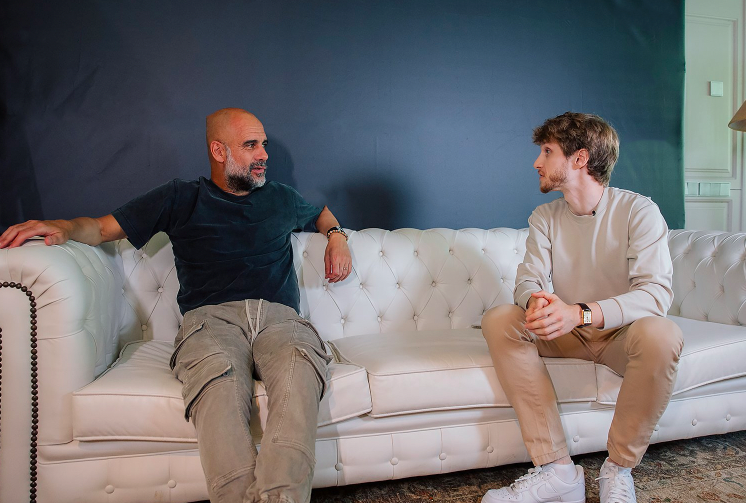 Betclic's tweet photo. Le plus grand tacticien du 21ème siècle et Pep Guardiola : https://t.co/V8i3yiBJbo