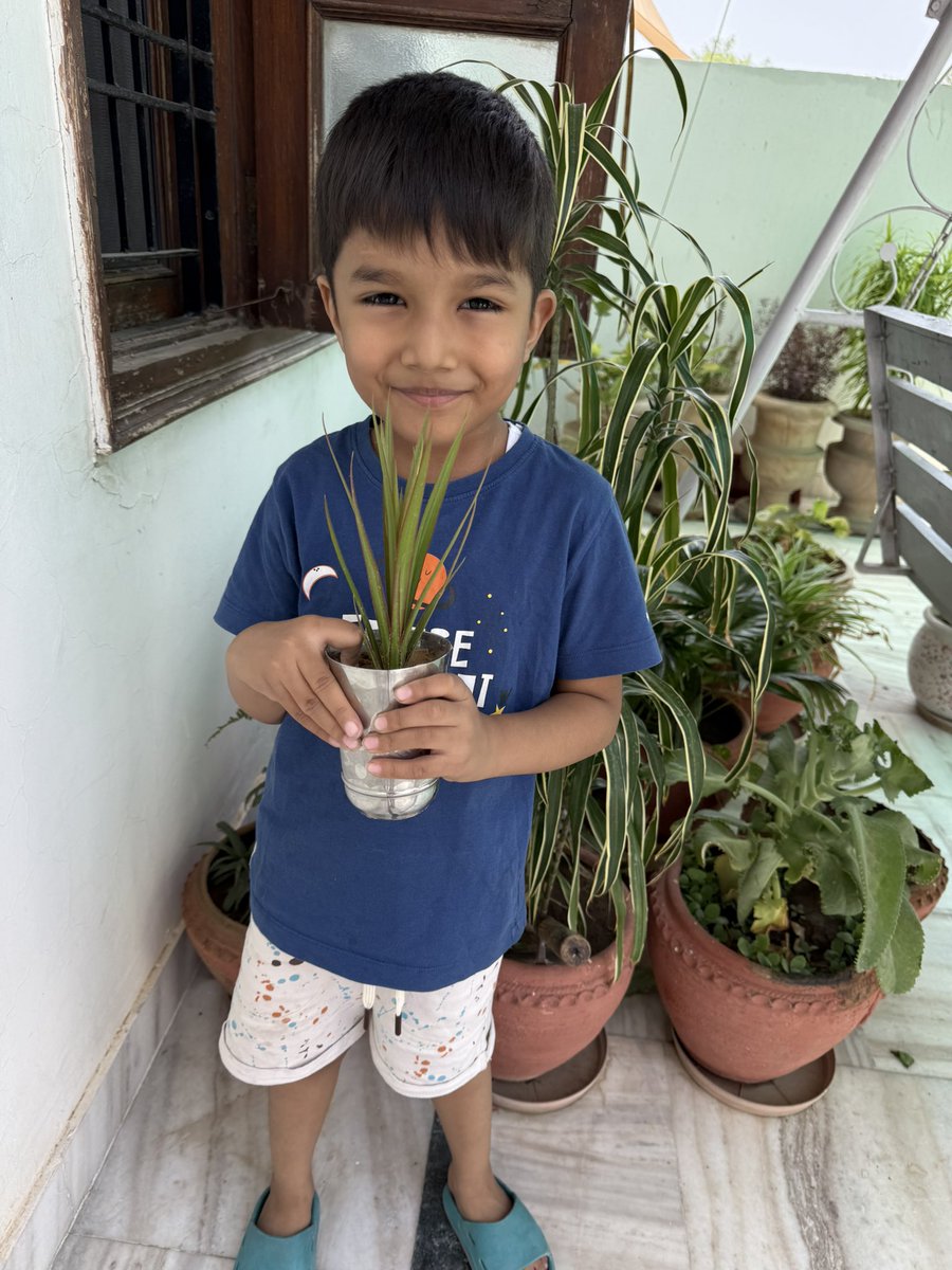 🌍 विश्व पर्यावरण दिवस की शुभकामनाएं!
आइए मिलकर प्रकृति की रक्षा करें — पेड़ लगाएं, प्लास्टिक का उपयोग कम करें, पानी बचाएं और धरती को सुरक्षित बनाएं।
हर छोटा कदम बड़ा बदलाव ला सकता है। 💚🌱