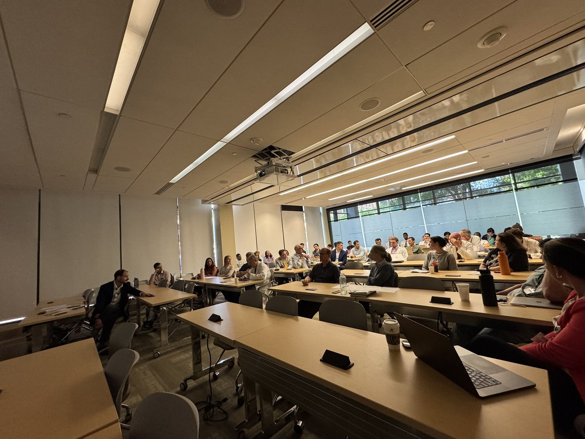thomaschi8's tweet image. Discovery is a core mission of who we are @UABUrology. Inspiring future generations of physicians and scientists another. Our resident research symposium was a great way to do both! Engaged discussion, amazing resident talks, keynote @drtmitchell. @KristenEbertMD @UABHeersink