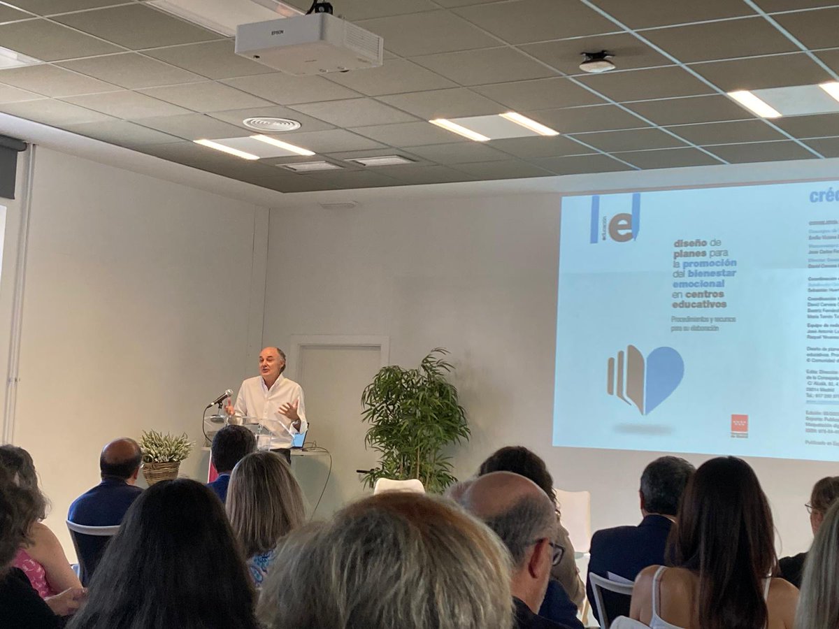 fsiemadrid's tweet photo. 📌Hoy #FSIEMadrid asiste en el #ISMIE a la presentación de 'Diseño de planes para la promoción del bienestar emocional en centros educativos', una publicación de @jaluengolatorre y @RaquelYevenes y que forma parte de un proyecto del Observatorio de la Convivencia Escolar. https://t.co/EhiZ4Feas9