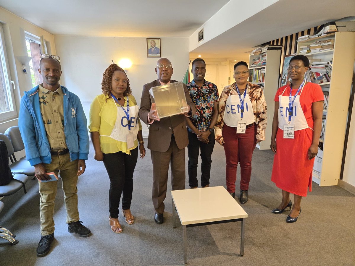 Ce jeudi 5 juin 2025,  SEM l’Ambassadeur  du  🇧🇮 en 🇫🇷 s’est bien acquitté de son devoir civique , patriotique au bureau de vote des Élections législatives à l’Ambassade du Burundi à Paris.⁦<a href="/MAEBurundi/">MAECD</a>⁩ ⁦<a href="/NtareHouse/">Ntare Rushatsi House</a>⁩