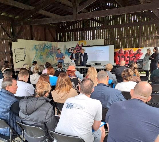 DSDEN 47 (@dsden47) on Twitter photo Le #DASEN47 s’adresse aux directrices et directeurs d’Accueil Collectif de Mineurs.
« Les ACM sont une composante à part entière du parcours éducatif des enfants »
🙏aux élus et partenaires engagés.
<a href="/AcBordeaux/">Académie de Bordeaux</a>
<a href="/HuartJean/">Jean-Marc Huart</a> Le #DASEN47 s’adresse aux directrices et directeurs d’Accueil Collectif de Mineurs.
« Les ACM sont une composante à part entière du parcours éducatif des enfants »
🙏aux élus et partenaires engagés.
<a href="/AcBordeaux/">Académie de Bordeaux</a>
<a href="/HuartJean/">Jean-Marc Huart</a>