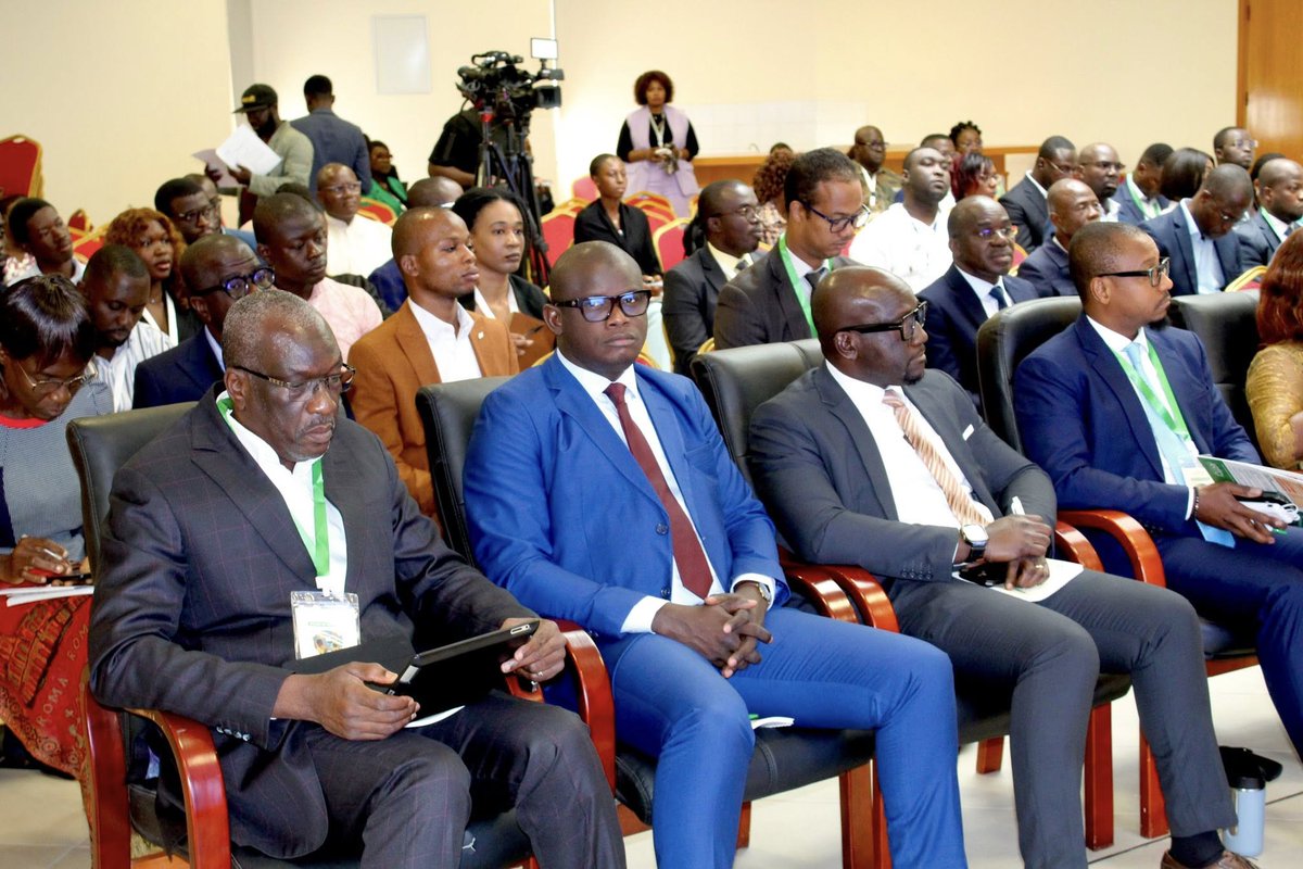 Du 4 au 5 juin 2025, l’ARTCI organise un atelier sur le thème : « Digitalisation et durabilité dans le secteur postal : rôle du régulateur ». Réflexion autour des enjeux numériques et écologiques du secteur postal en Côte d’Ivoire. 
#ARTCI #Digital #Postal