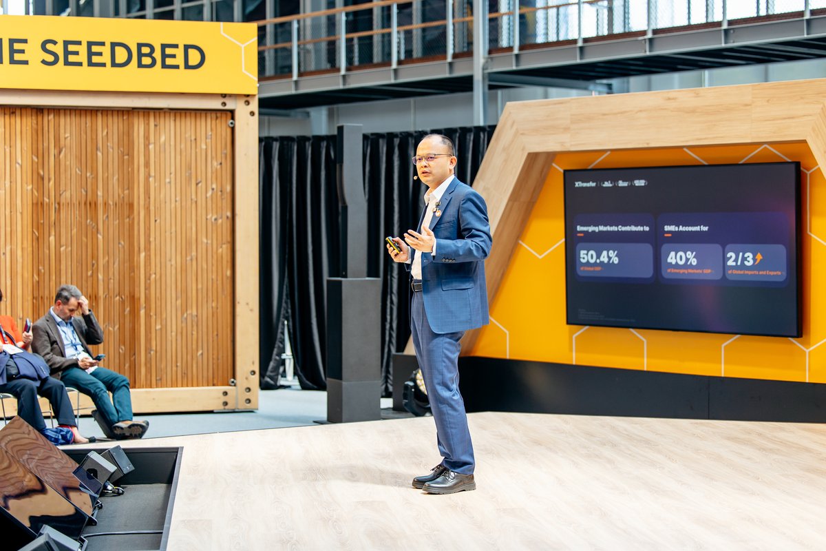 XTransferGlobal's tweet image. 🌍 The first day at @money2020 Europe, our CEO, Bill Deng, took the stage at the Moneypot to share XTransfer’s vision for the future of global B2B trade payments. 

🤝Thank you to everyone who joined us at #Moneypot stage! Together, we’re redefining what’s possible for #SMEs.