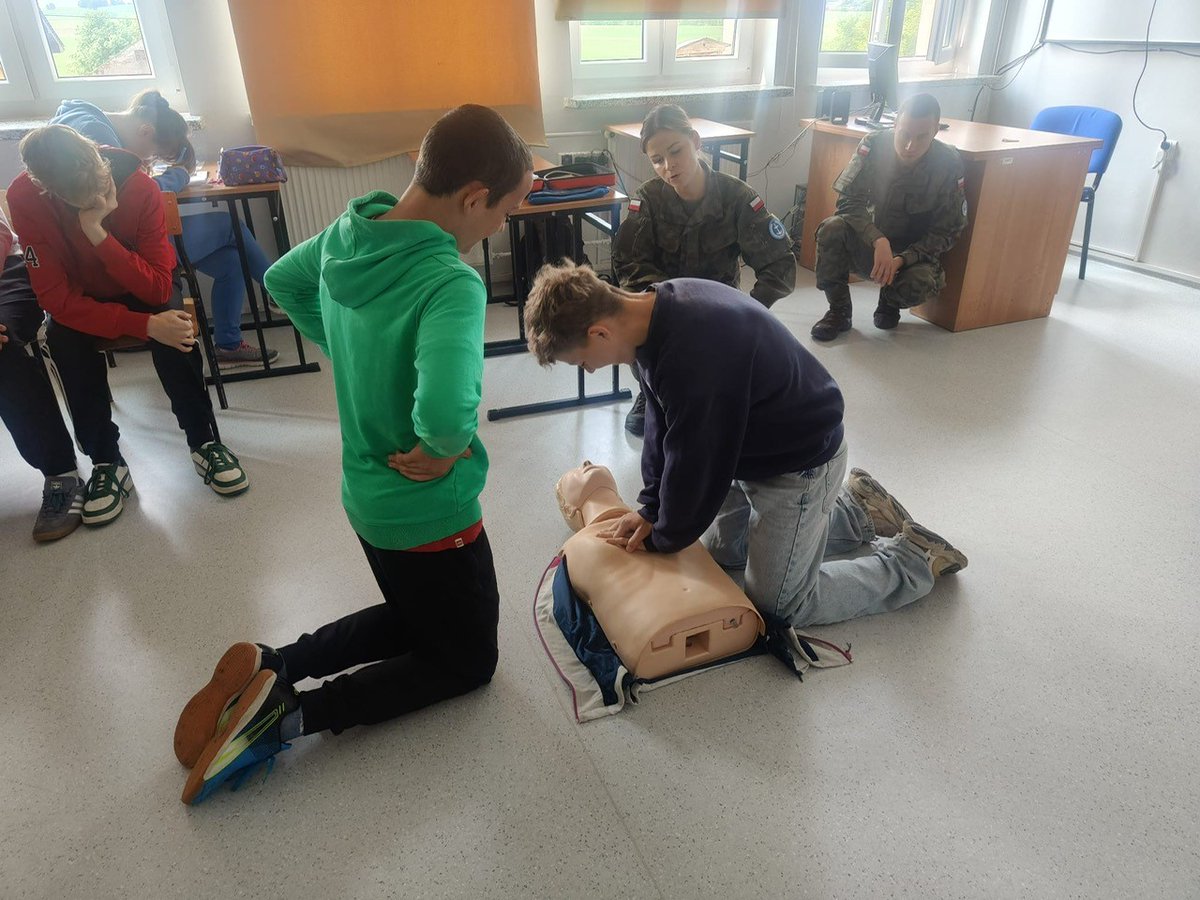 MON_GOV_PL's tweet image. #EdukacjaZWojskiem! 🪖

Żołnierze z #7BOW aktywnie włączyli się w realizację programu, odwiedzając następujące szkoły: 👇

🗓️ 02.06: Szkoła Podstawowa w Brojcach
🗓️ 03.06: Szkoła Podstawowa w Modlimowie
🗓️ 04.06: Szkoła Podstawowa nr 8 w Kołobrzegu
🗓️ 05.06: Szkoła Podstawowa nr