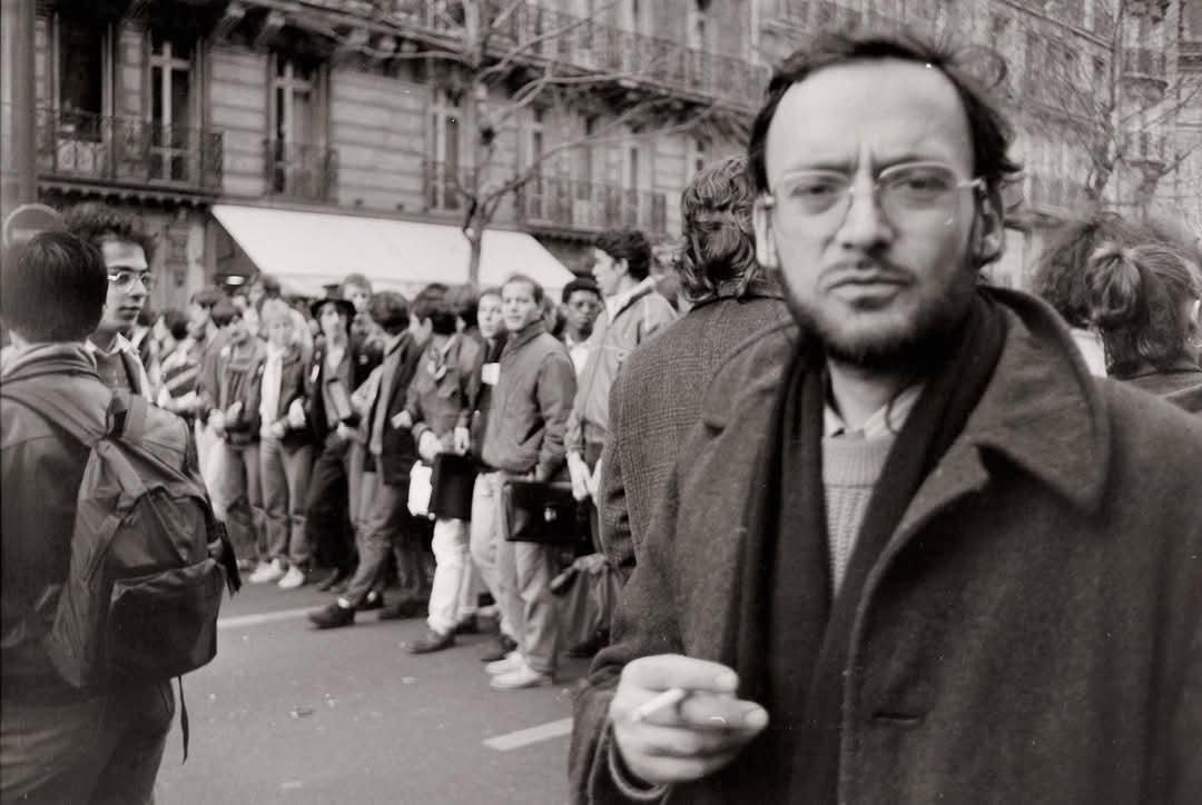 paolabest64's tweet image. 📌 SIATENE
FIERI PECORONI del DL (In)Sicurezza !
Neanche la Resistenza Passiva si può più fare.
Quindi questo Governo di Fascisti avrebbe messo in Galera anche Gandhi ? 😑 💢
-Nella foto
Oreste Scalzone-