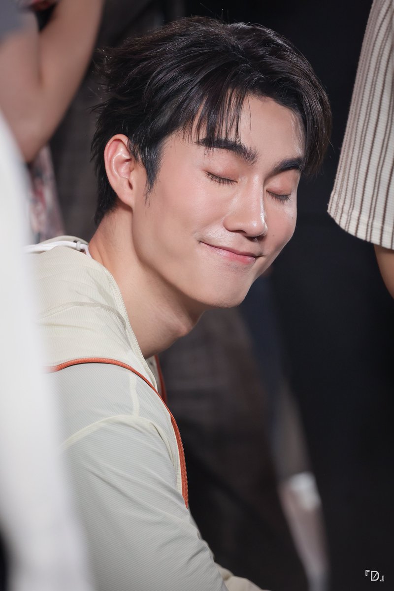 รักยิ้มของเธอ ☺️

FORCE WITH BENEUNDER
#BeneunderxForce
#fforce_ <a href="/fforcejs/">ฟอสสึมิอาจแทนคุณได้</a>