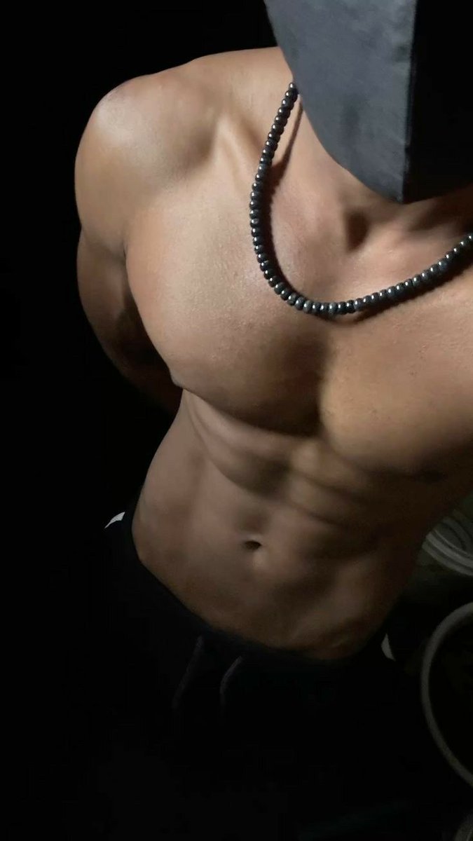 Mấy anh bú vừa thôi ti em sắp rách đến nơi rồi