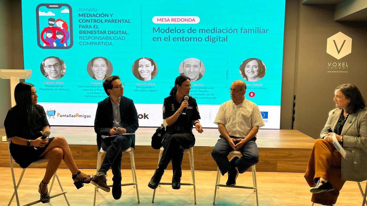 PantallasAmigas (@pantallasamigas) on Twitter photo <a href="/TikTok_ES/">TikTok España</a> <a href="/deusto/">Universidad Deusto - Deustuko Unibertsitatea</a> <a href="/VoxelSchool/">Voxel School</a> <a href="/TikTokComms/">TikTokComms</a> <a href="/INCIBE/">INCIBE</a> <a href="/AEPD_es/">Agencia Española de Protección de Datos</a> <a href="/platdeinfancia/">Plataforma de Infancia</a> <a href="/policia/">Policía Nacional</a> <a href="/LauraCuestaCano/">Laura Cuesta Cano</a> <a href="/iWomanish/">María Zabala</a> <a href="/andonieguiluz/">Andoni Eguíluz Morán</a> <a href="/JorgeFloresPPAA/">Jorge Flores</a> <a href="/Enrico__Bellini/">Enrico Bellini</a> <a href="/litoslp/">Carles López</a> 🗣️ Natalia Uriz Rodríguez, Subinspectora de @Policia Nacional, adscrita al Plan Director de la Unidad Central de Participación Ciudadana.
👮♀️ El Plan Director fomenta la seguridad y la convivencia en centros educativos mediante prevención y colaboración con la comunidad escolar. <a href="/TikTok_ES/">TikTok España</a> <a href="/deusto/">Universidad Deusto - Deustuko Unibertsitatea</a> <a href="/VoxelSchool/">Voxel School</a> <a href="/TikTokComms/">TikTokComms</a> <a href="/INCIBE/">INCIBE</a> <a href="/AEPD_es/">Agencia Española de Protección de Datos</a> <a href="/platdeinfancia/">Plataforma de Infancia</a> <a href="/policia/">Policía Nacional</a> <a href="/LauraCuestaCano/">Laura Cuesta Cano</a> <a href="/iWomanish/">María Zabala</a> <a href="/andonieguiluz/">Andoni Eguíluz Morán</a> <a href="/JorgeFloresPPAA/">Jorge Flores</a> <a href="/Enrico__Bellini/">Enrico Bellini</a> <a href="/litoslp/">Carles López</a> 🗣️ Natalia Uriz Rodríguez, Subinspectora de @Policia Nacional, adscrita al Plan Director de la Unidad Central de Participación Ciudadana.
👮♀️ El Plan Director fomenta la seguridad y la convivencia en centros educativos mediante prevención y colaboración con la comunidad escolar.