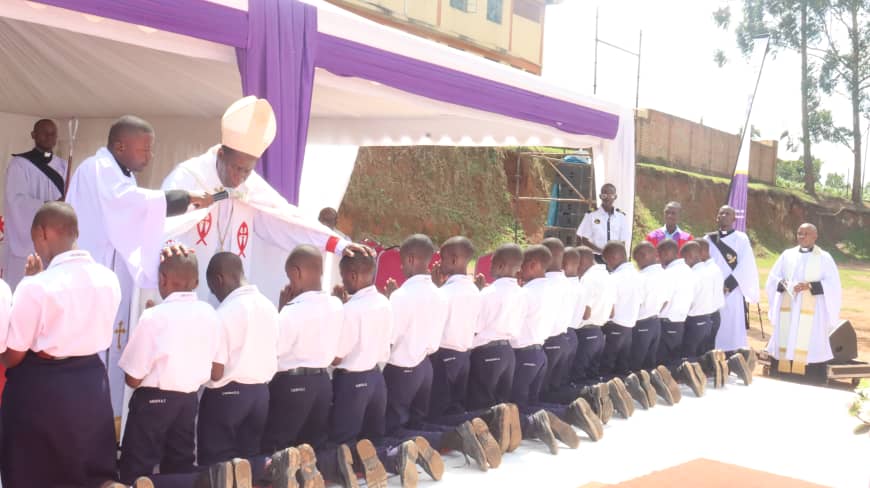 BishopsVoice's tweet image. 64 students were confirmed into God's Church yesterday at St. Mark's College Namagoma. Bishop Moses Banja appreciated the school leadership for it's strong commitment to spiritual growth & discipline among the students. @Archbp_COU @coufamilytv @NamirembeYouth @St_Johns_Chapel