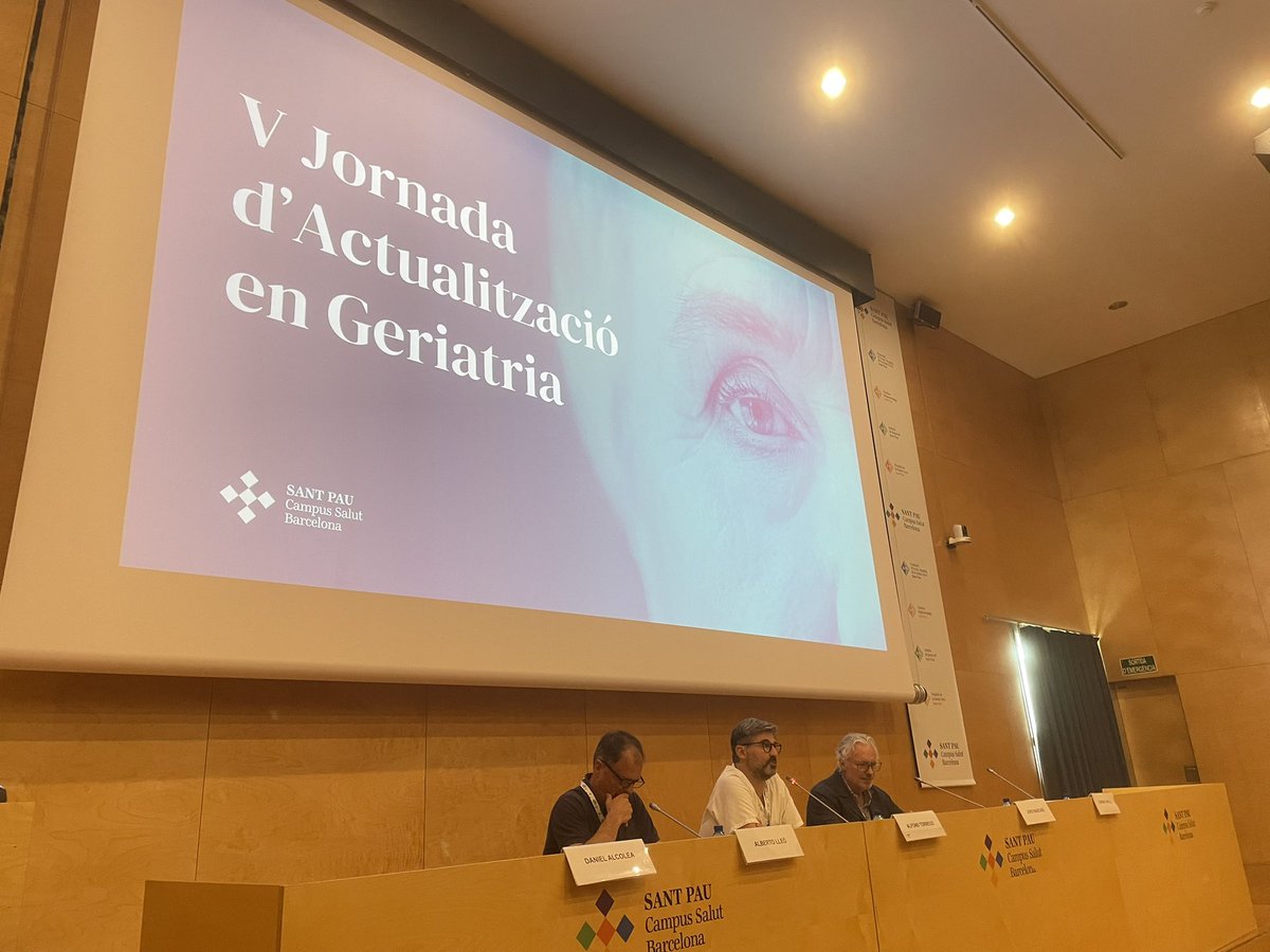 SantPauMemory's tweet image. 🧠 Molta expectació a la primera taula de la V Jornada d’Actualització en Geriatria organitzades per @GeriaSantpau, centrada en els últims avenços en el diagnòstic 🔬 i tractament 💊 de l’Alzheimer.