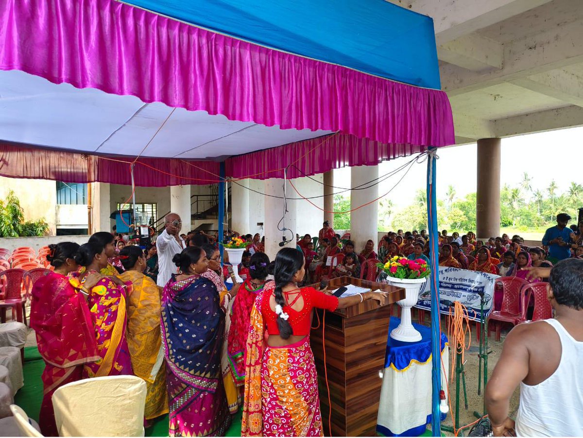 This #WorldEnvironmentDay, 250 women from the Herambagopalpur collective led powerful conversations on climate change &amp; sustainability. 🌱
Stalls on Seed Banks, Embankment Protection &amp; Livelihoods showcased eco-solutions.
PRI members &amp; teachers joined the cause. 🌍💚