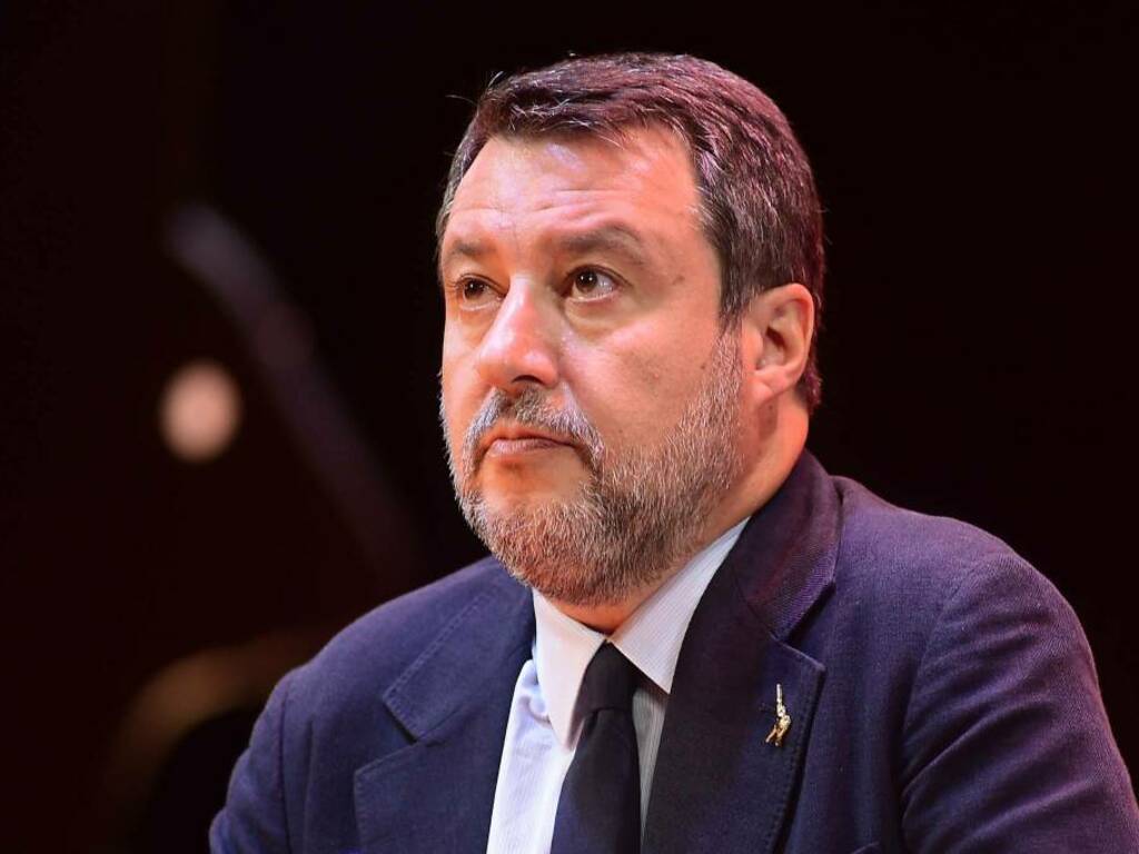 leo_cecchi91's tweet image. Per mettere bene a fuoco quanto questo individuo sia spietato e cinico, si pensi che adesso, con il decreto sicurezza, sta per mandare sul lastrico 3mila imprese e 15mila lavoratori circa.

È la filiera della cannabis light. Che non è cannabis e che persone e istituti più…