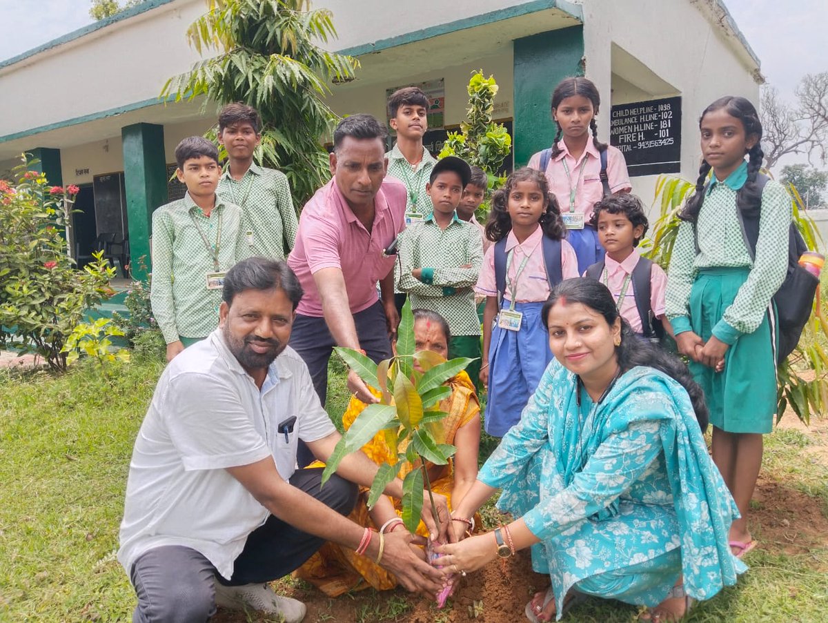 विश्व पर्यावरण दिवस पर बेको पूर्वी पंचायत में पौधारोपण करते हुए |