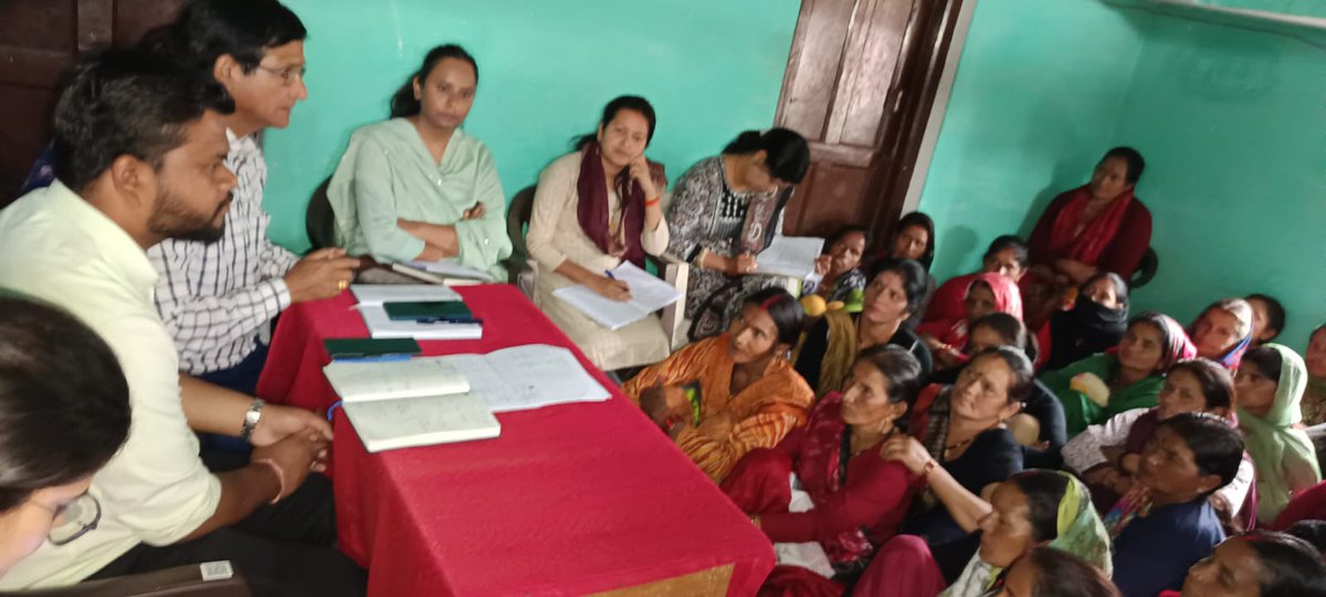 USRLMALMORA's tweet photo. धौलादेवी के ग्राम पंचायत खोला में ग्राम संगठन की  बैठक आयोजित की गयी। जिसमें ग्राम संगठन से जुड़े समूह के पदाधिकारियों/ सदस्यों द्वारा प्रतिभाग किया गया। बैठक में ग्राम पंचायत को मॉडल ग्राम बनाने हेतु चर्चा की गयी, सभी विभागों द्वारा अपने विभाग से संबंधित योजनाओ की जानकारी दी गयी https://t.co/Y9C35PmZhW