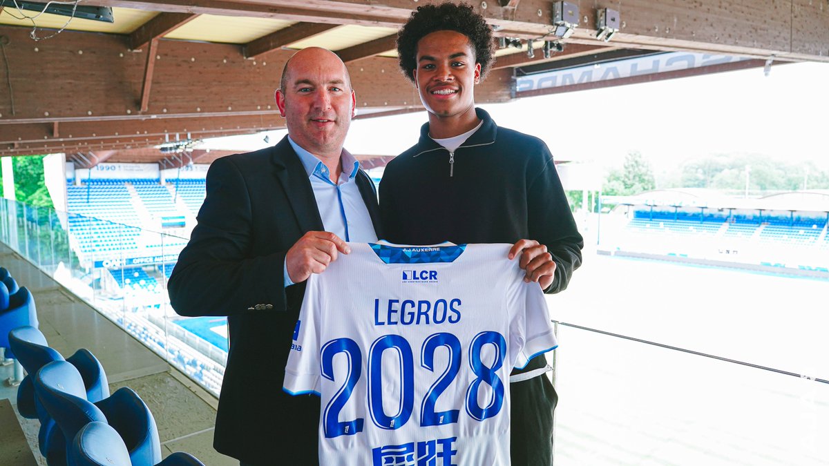 👏  𝐋𝐞 𝐝𝐞́𝐛𝐮𝐭 𝐝'𝐮𝐧𝐞 𝐛𝐞𝐥𝐥𝐞 𝐚𝐯𝐞𝐧𝐭𝐮𝐫𝐞 🔵⚪

#TeamAJA #FormationAJA