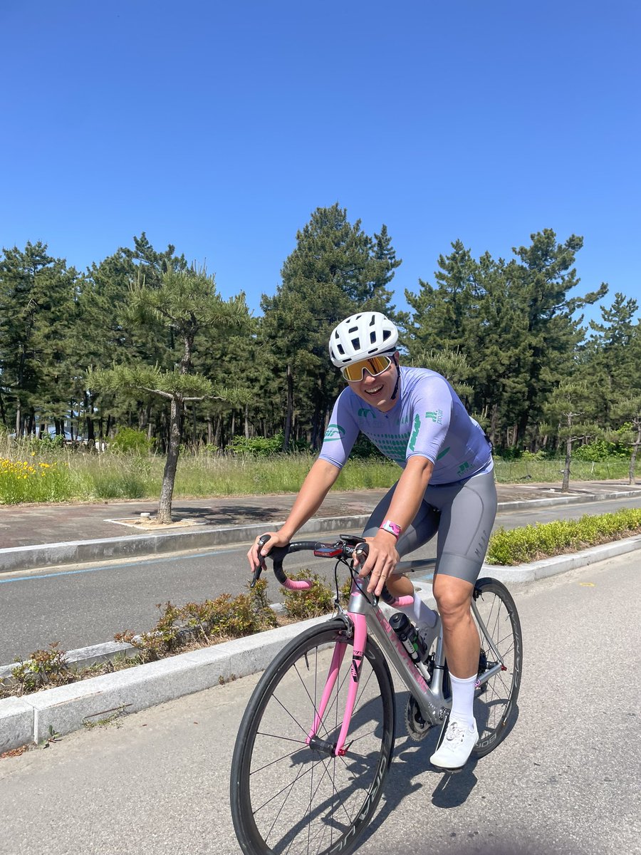 sukyoon's tweet photo. 기분이 오방🍬🌴 https://t.co/ouQlBN1ZVd