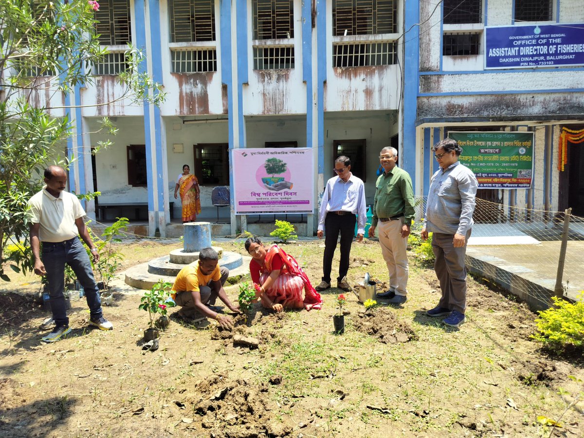 Dakshin Dinajpur district of West Bengal team at the observation of World Environment Day by organizing blood donation camp &amp; plantation programme.
#WorldEnvironmentDay2025
<a href="/ECISVEEP/">Election Commission of India</a>
<a href="/SpokespersonECI/">Spokesperson ECI</a>