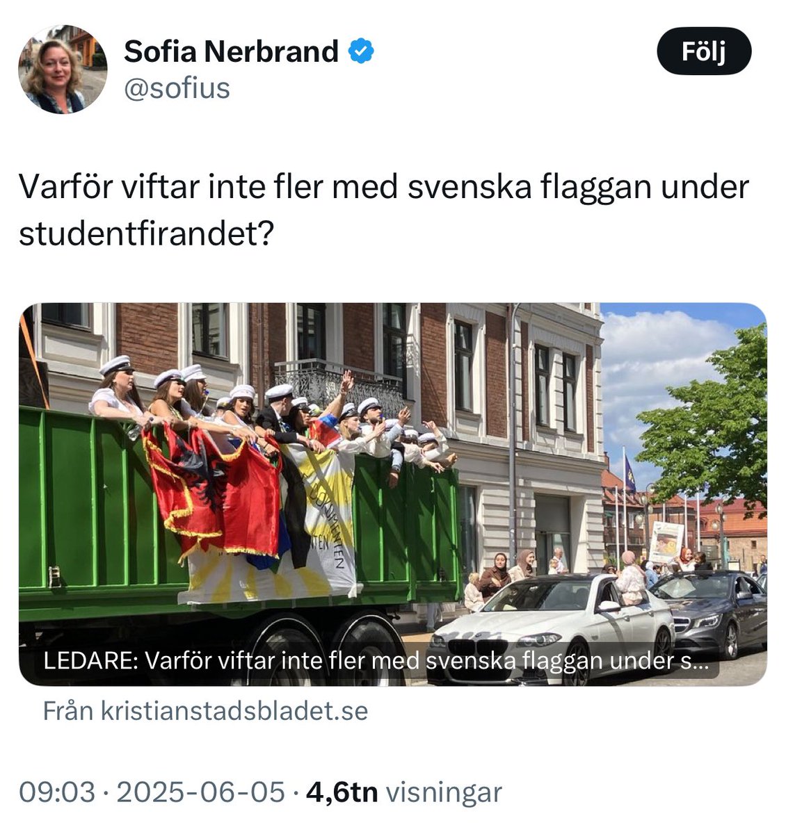 Efter att ha överlevt vinterns Ikeakatalog, Kalle Ankas vänner, julmust, svart Lucia och en rad goda helger, har vi nu - lagom till nationaldagen - nått nästa hållpunkt i den lättkränkta högerns årscykel: studentflaken!