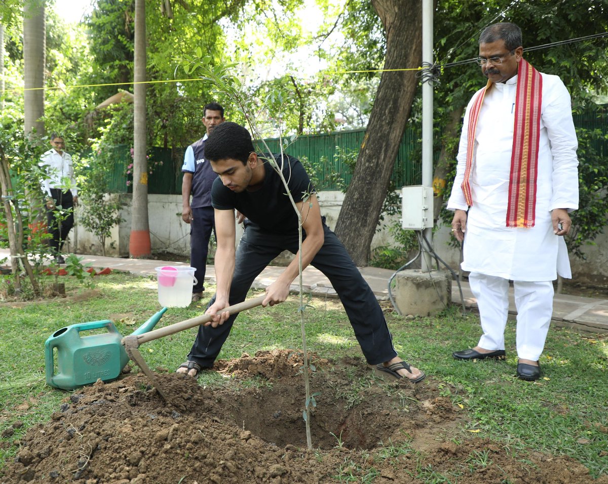Dharmendra Pradhan (@dpradhanbjp) on Twitter photo This morning, I planted a sapling to contribute towards slowing climate change and nourishing Mother Nature.
To take forward PM <a href="/narendramodi/">Narendra Modi</a> ji’s groundbreaking initiative, I encourage everyone to join the #EkPedMaaKeNaam 2.0 movement and plant a sapling in the honour of one’s This morning, I planted a sapling to contribute towards slowing climate change and nourishing Mother Nature.
To take forward PM <a href="/narendramodi/">Narendra Modi</a> ji’s groundbreaking initiative, I encourage everyone to join the #EkPedMaaKeNaam 2.0 movement and plant a sapling in the honour of one’s